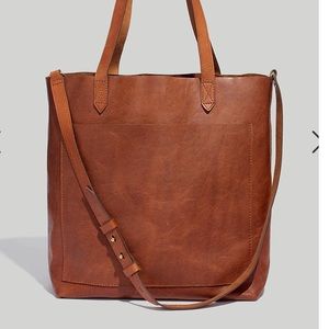 The medium transport tote